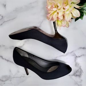 DONALD PLINER Italian Peep Toe Pump